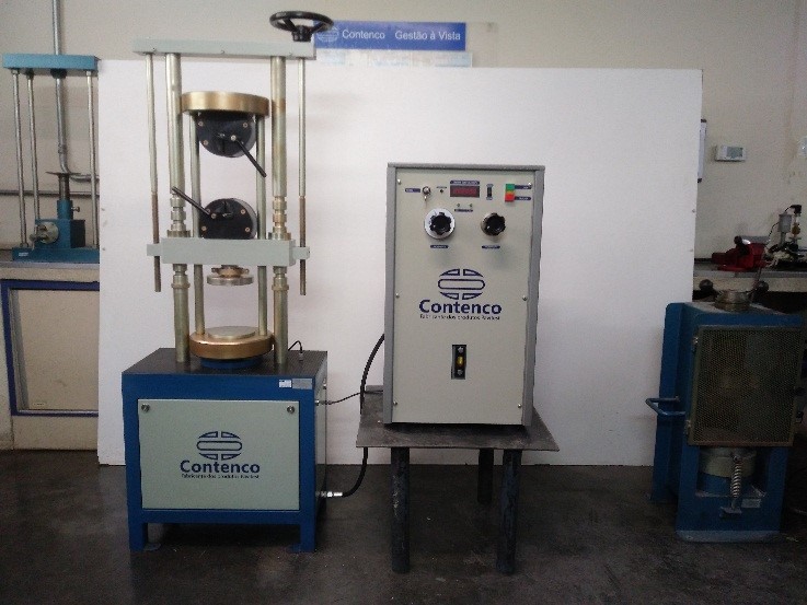 máquina universal de ensaios